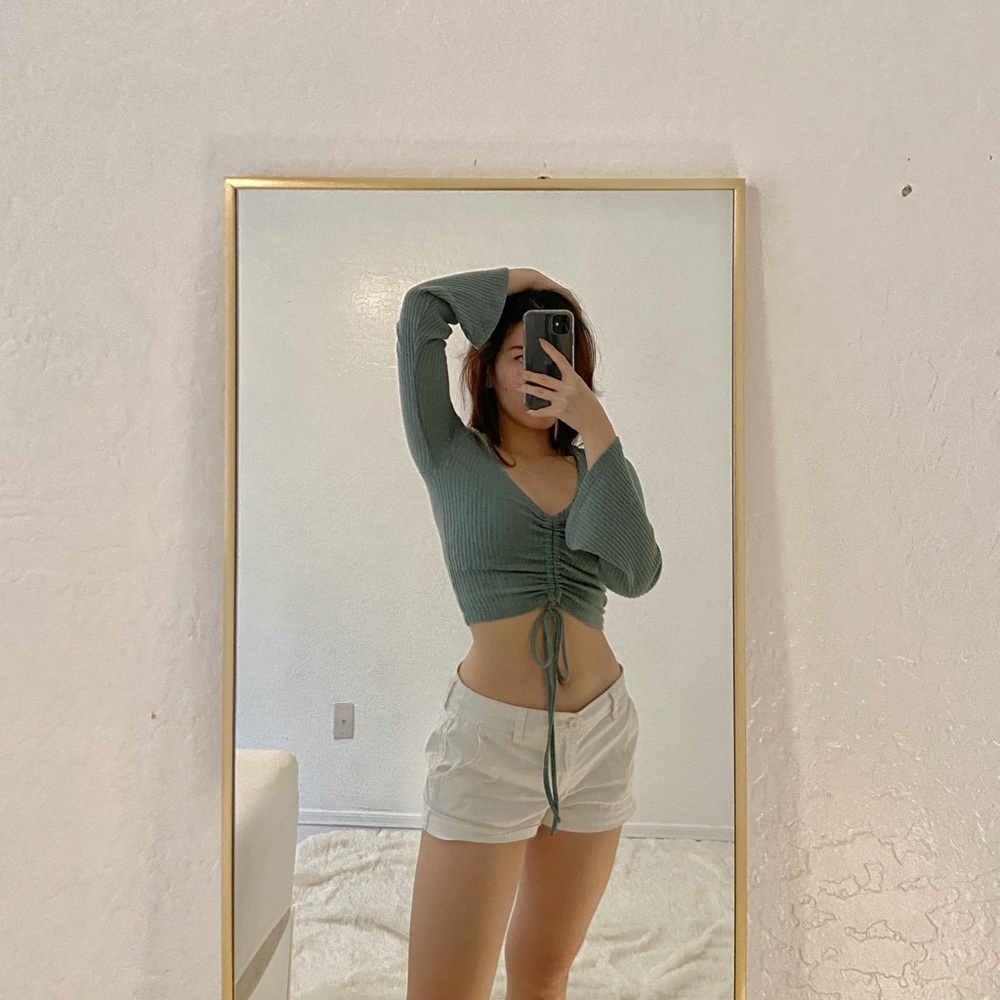 Tiffany Ruched Crop Top - Picture 3 of 4